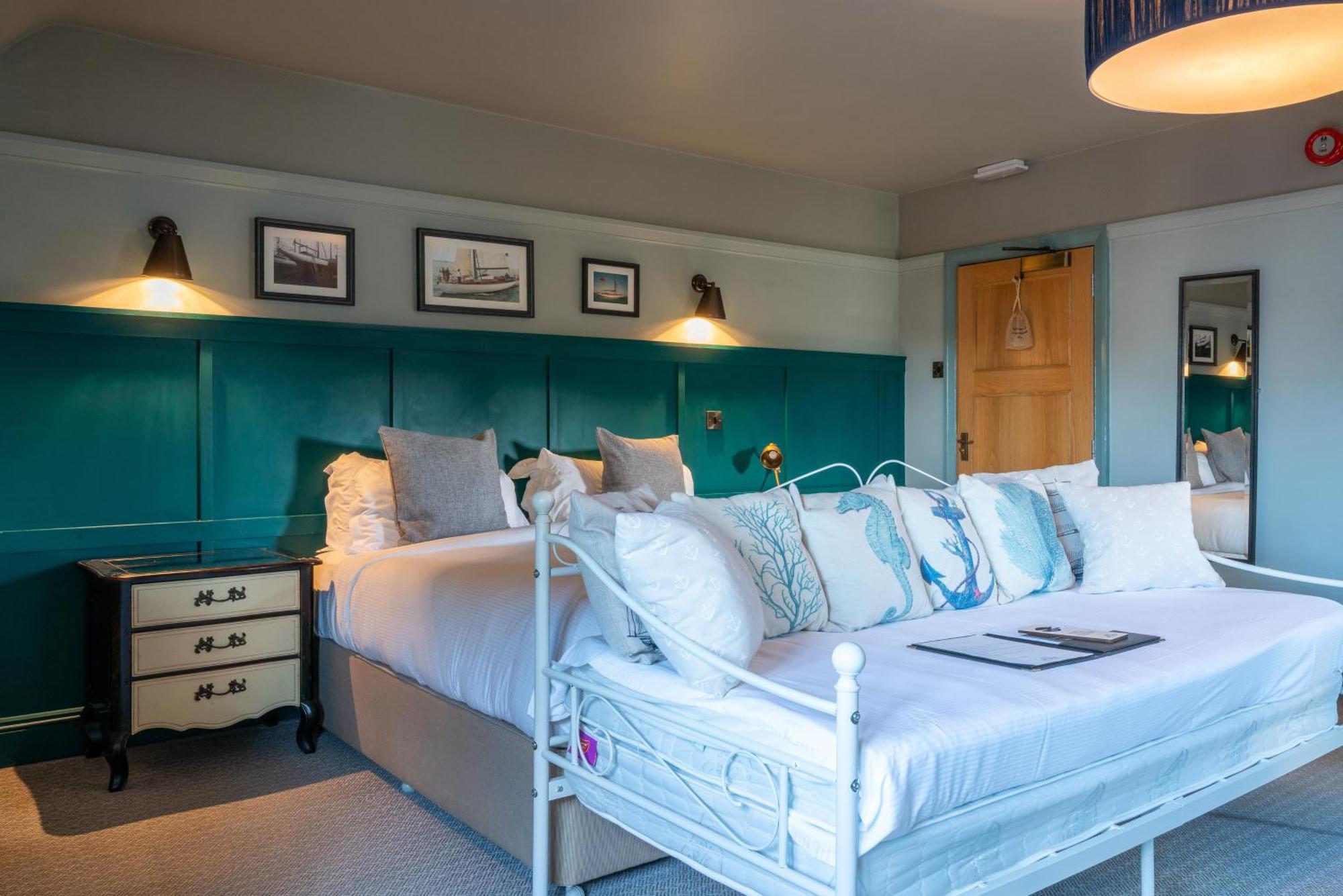 The Mayflower Lymington Ngoại thất bức ảnh